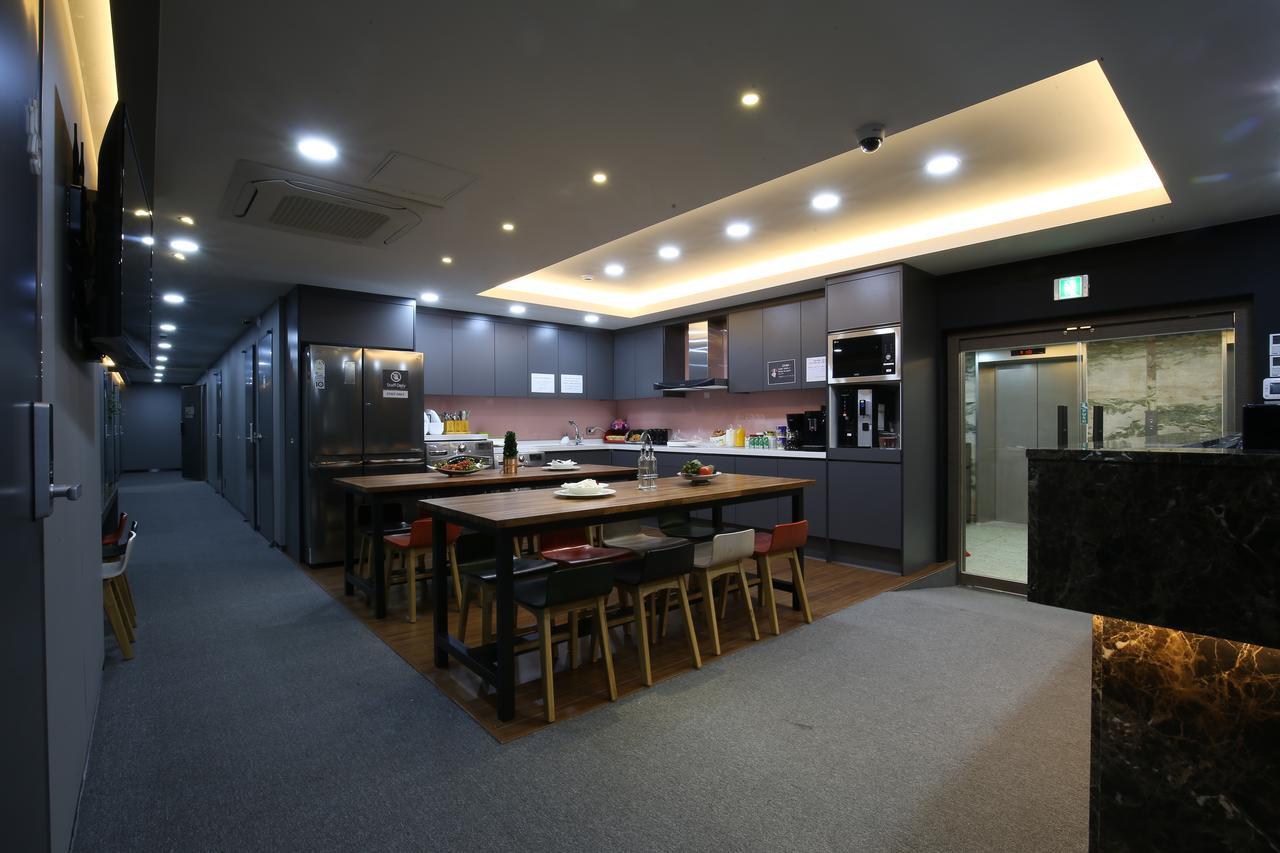 Philstay Myeongdong Seoel Buitenkant foto