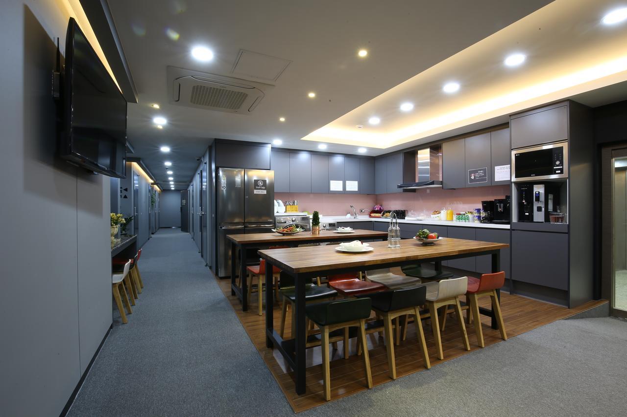 Philstay Myeongdong Seoel Buitenkant foto