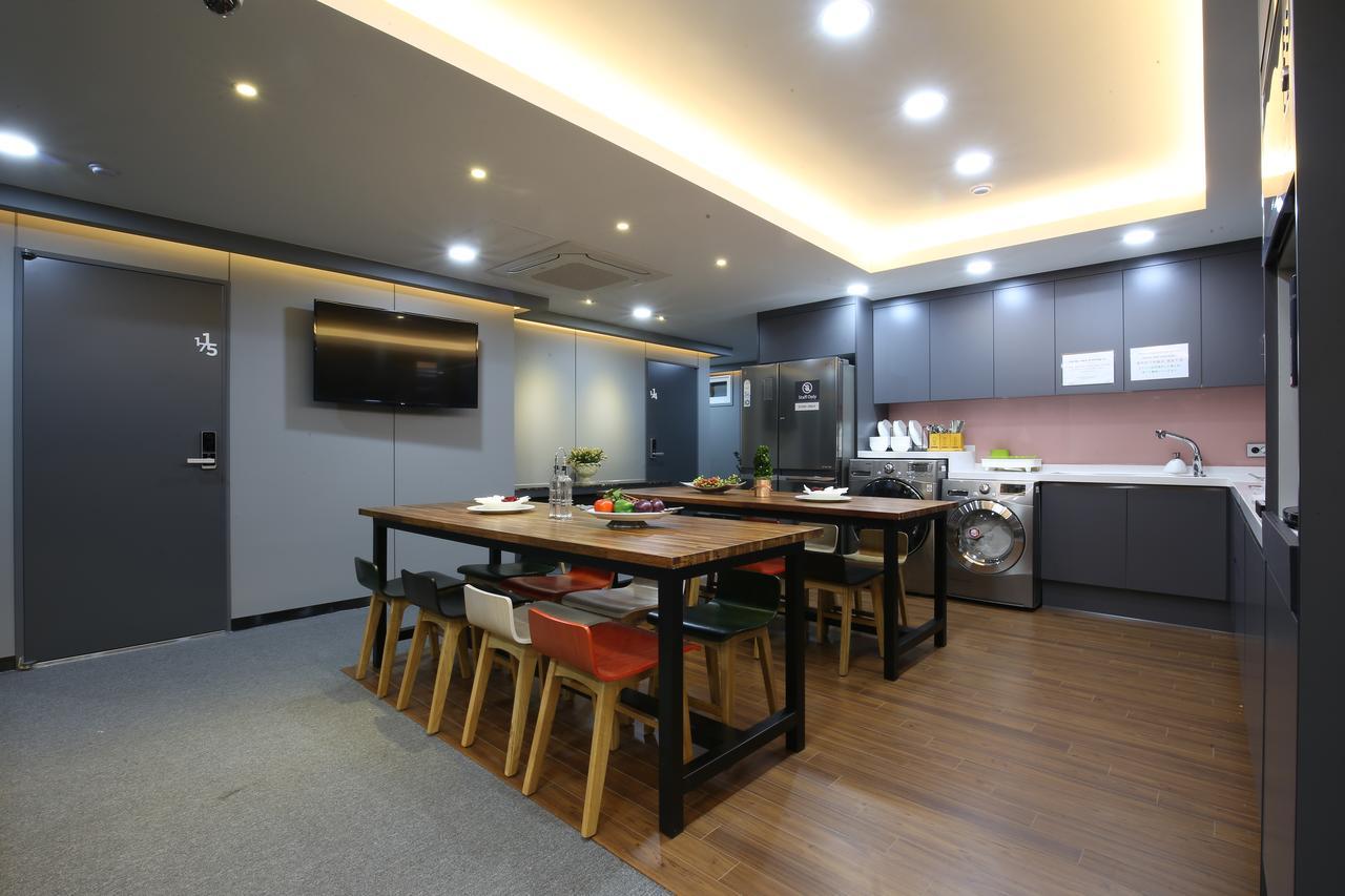 Philstay Myeongdong Seoel Buitenkant foto